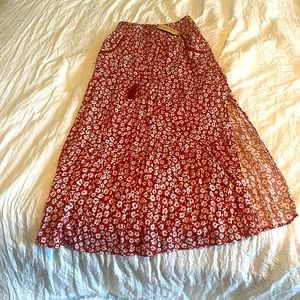 Maxi skirt with slit